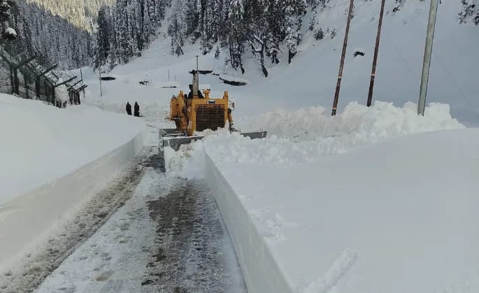 BRO to clear Mughal Road of snow cover within 48 hours; restoration likely soon