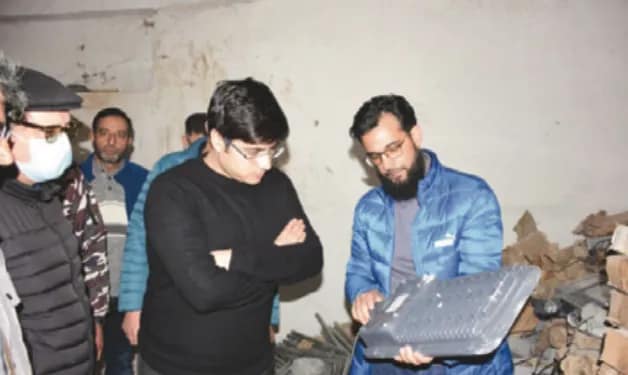 Commissioner SMC inspects EESL lights godown to assess quality standards, stock position of LED street lights