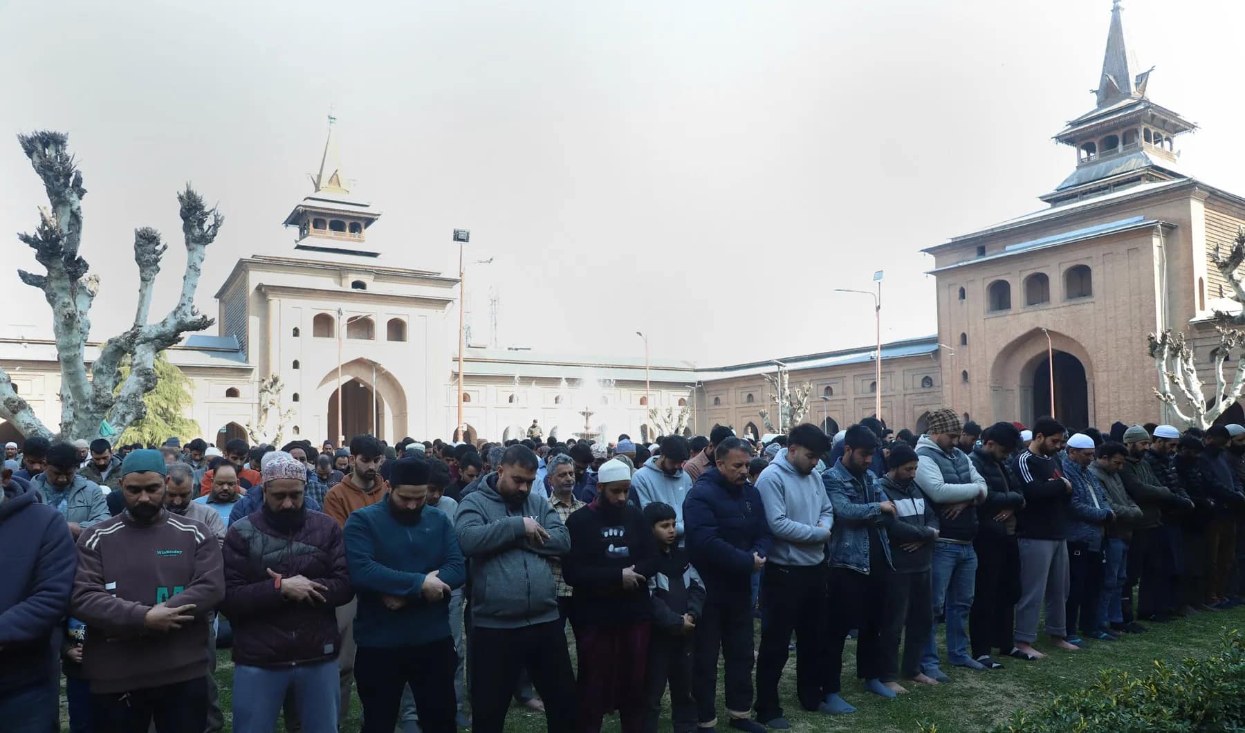 Thousands gather at historic Jamia Masjid on first Friday of Ramadhan