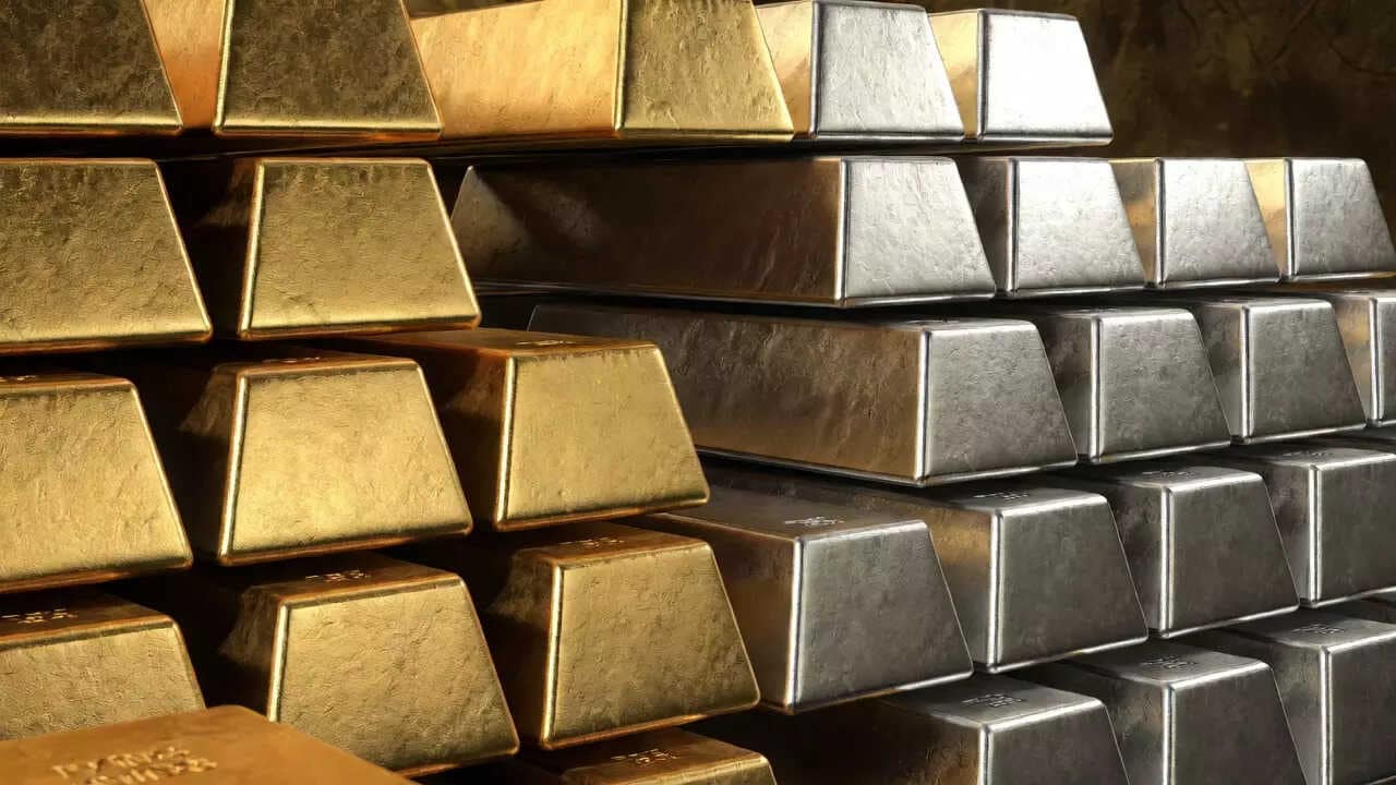Gold, Silver Price Today Live Updates: Gold tanks 1% in international markets, spot silver falls 2.7%