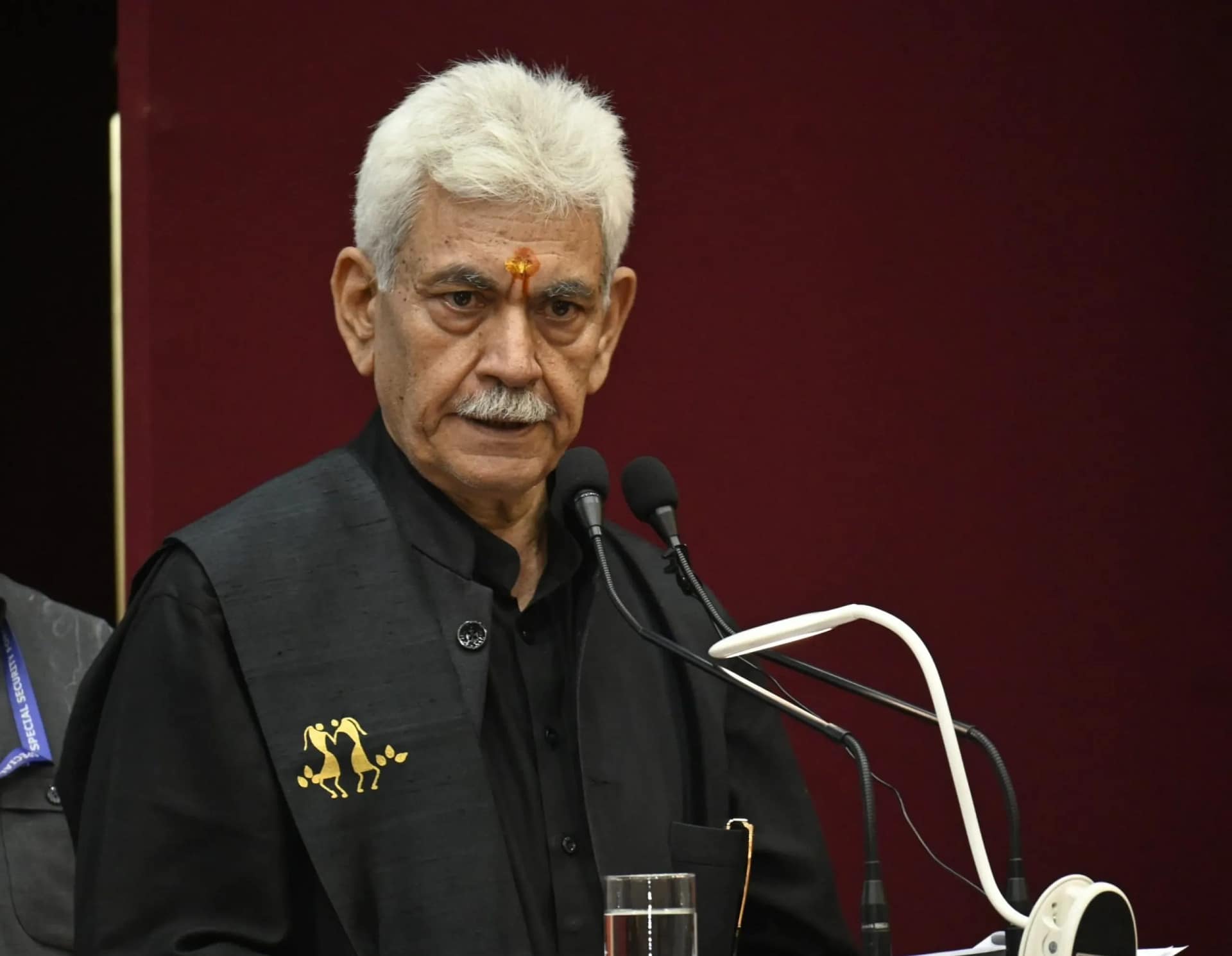 LG Manoj Sinha unveils calendar on J&K legends