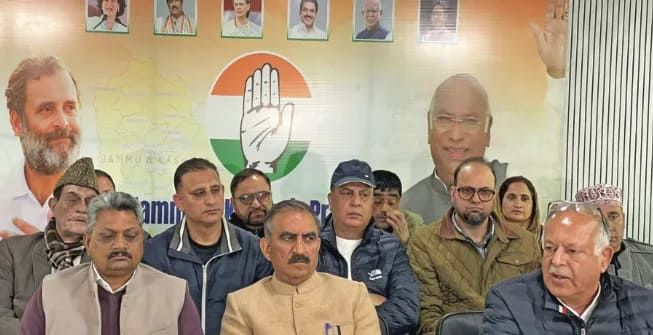 HP CM Sukhu visits Kashmir, says attacks on shawl sellers ‘politically motivated’